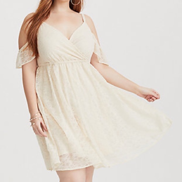 torrid Dresses & Skirts - ✨NEW Torrid Ivory Lace Skater Dress